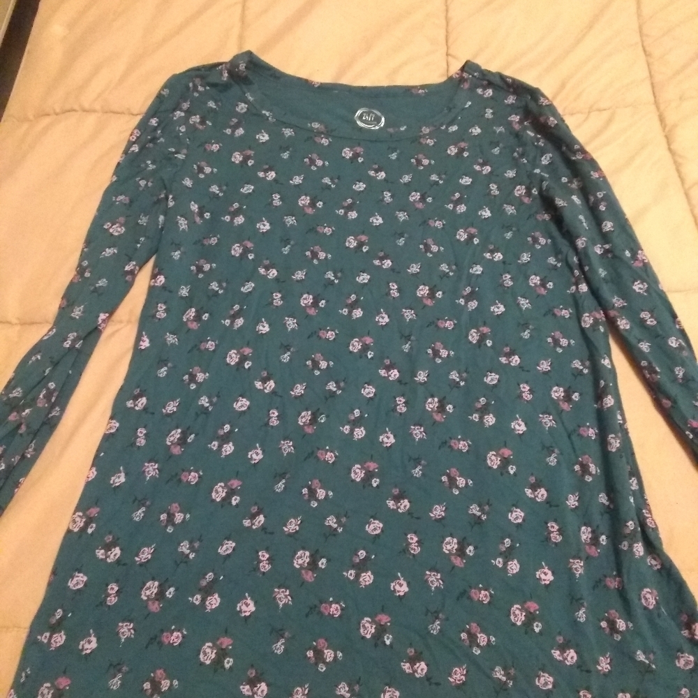 Maurice's size small 24/7 shirt
